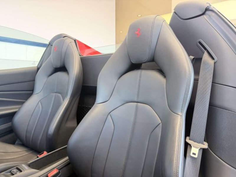 Ferrari F8 Spider usata a Torino (9)