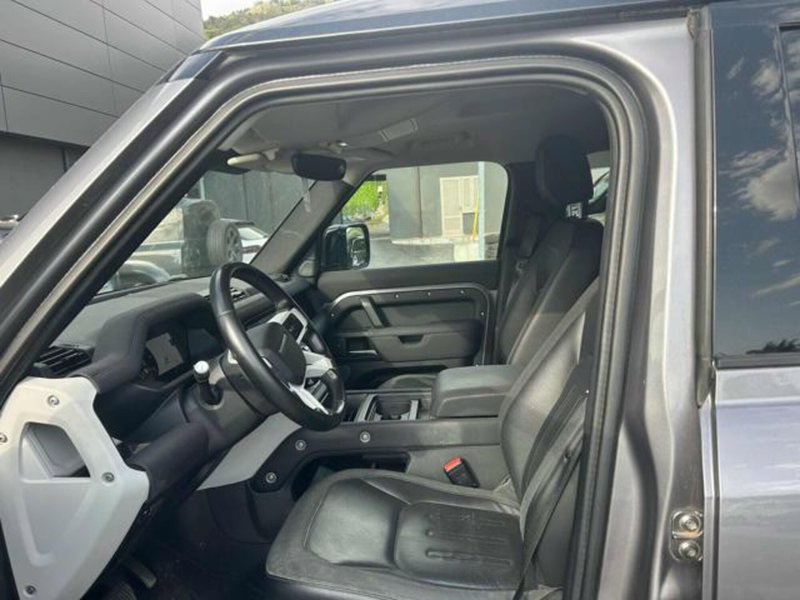 Land Rover Defender usata a Lucca (11)