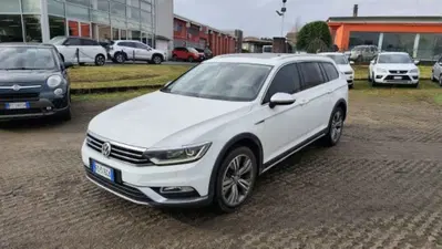 Volkswagen Passat Variant Alltrack 2.0 TDI 190 CV 4MOTION DSG BMT del 2016 usata a Montorfano