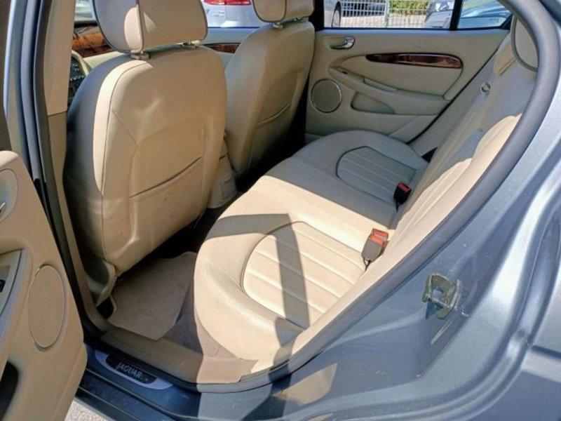 Jaguar X-Type usata a Firenze (10)