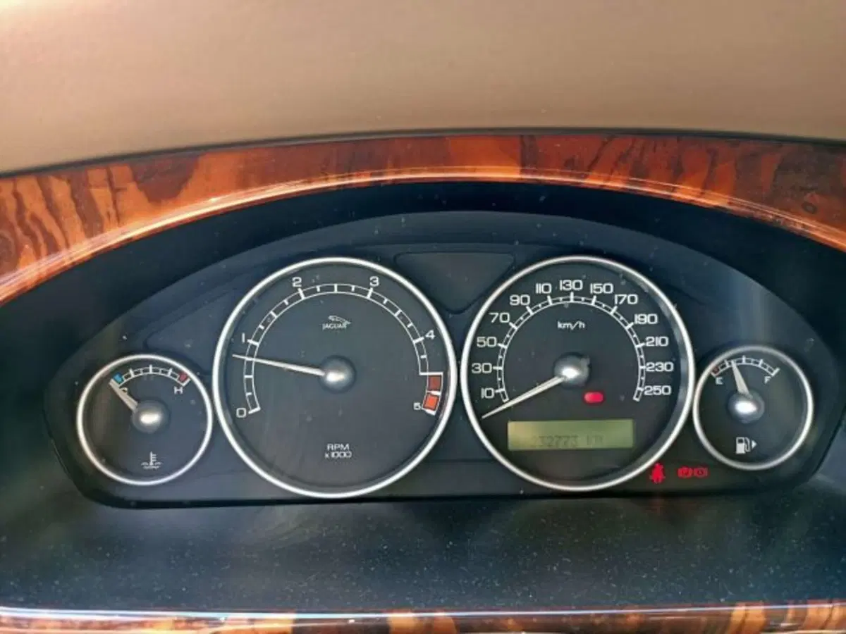 Jaguar X-Type usata a Firenze (9)