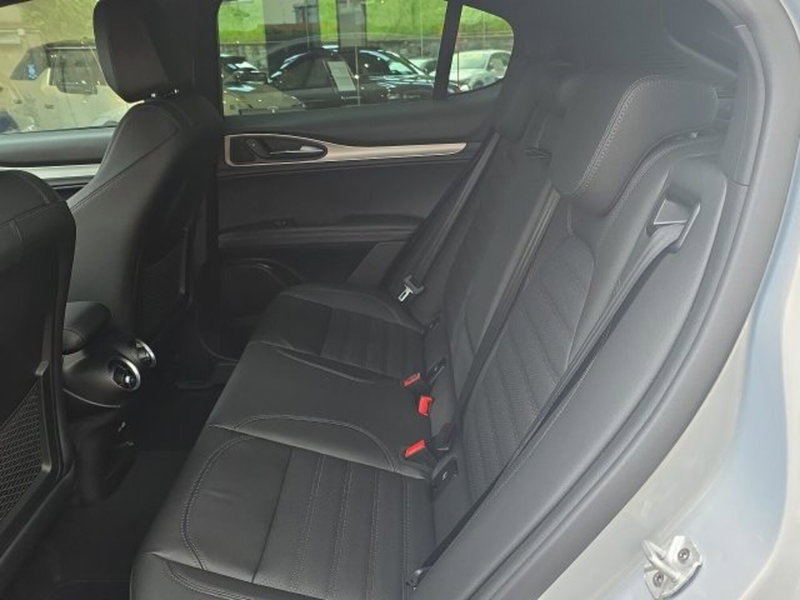 Alfa Romeo Stelvio nuova a Monza e Brianza (12)
