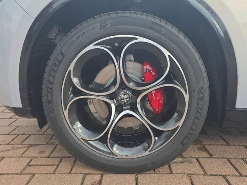 Alfa Romeo Stelvio nuova a Monza e Brianza (13)