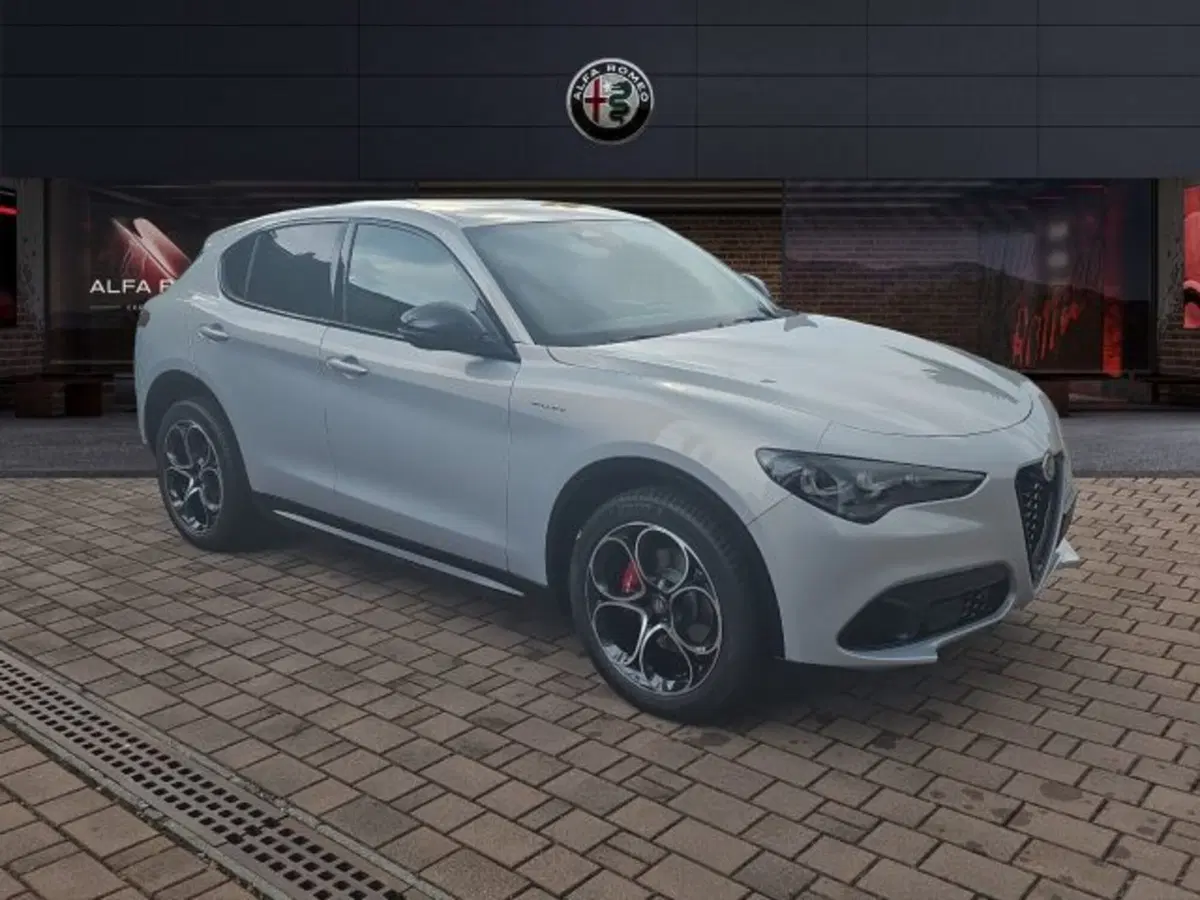 Alfa Romeo Stelvio nuova a Monza e Brianza (3)