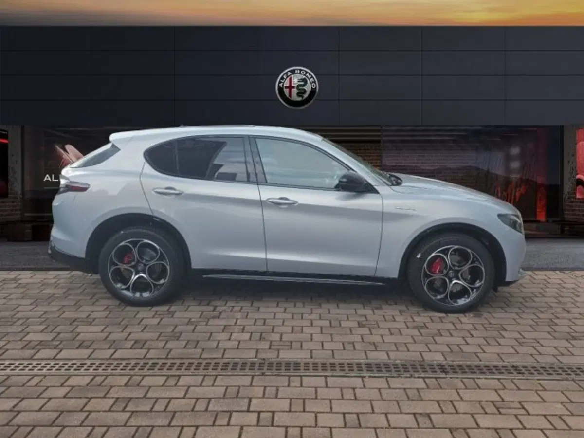 Alfa Romeo Stelvio nuova a Monza e Brianza (4)