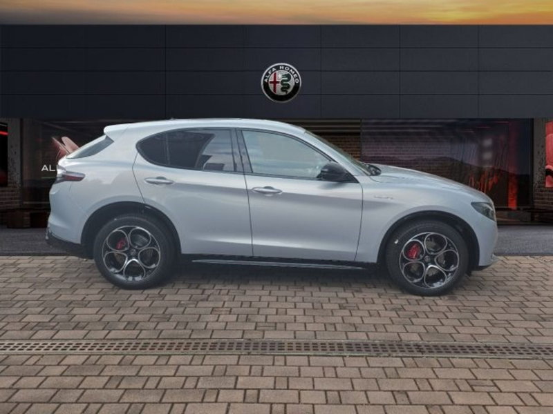Alfa Romeo Stelvio nuova a Monza e Brianza (4)