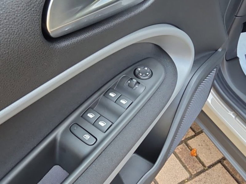 Jeep Avenger nuova a Monza e Brianza (17)