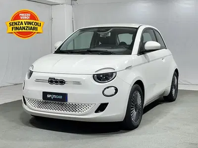 Fiat 500 Cabrio e Cabrio 42 kWh Icon del 2024 usata a Montagna in Valtellina