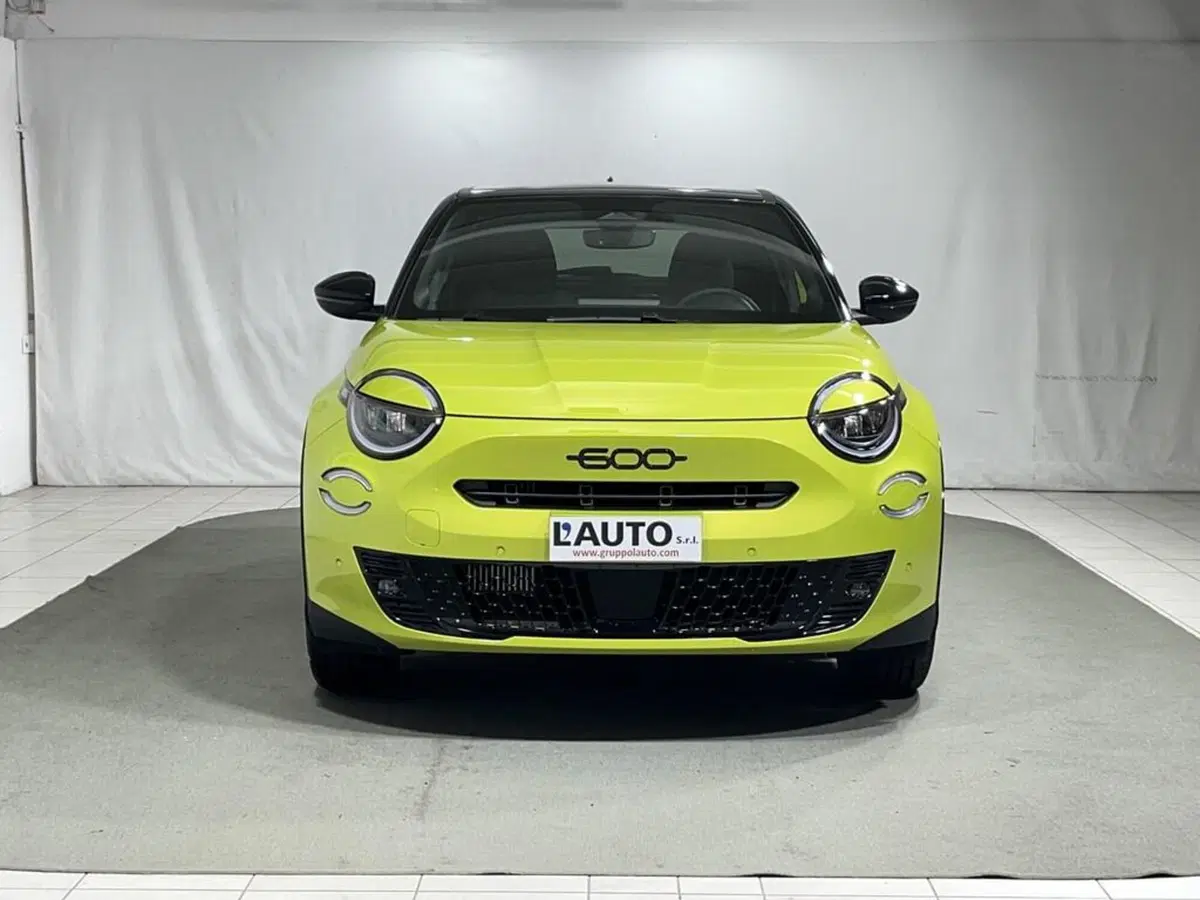 Fiat 600 nuova a Sondrio (8)