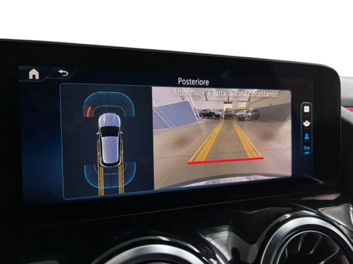 Mercedes-Benz GLA SUV nuova a Verona (11)