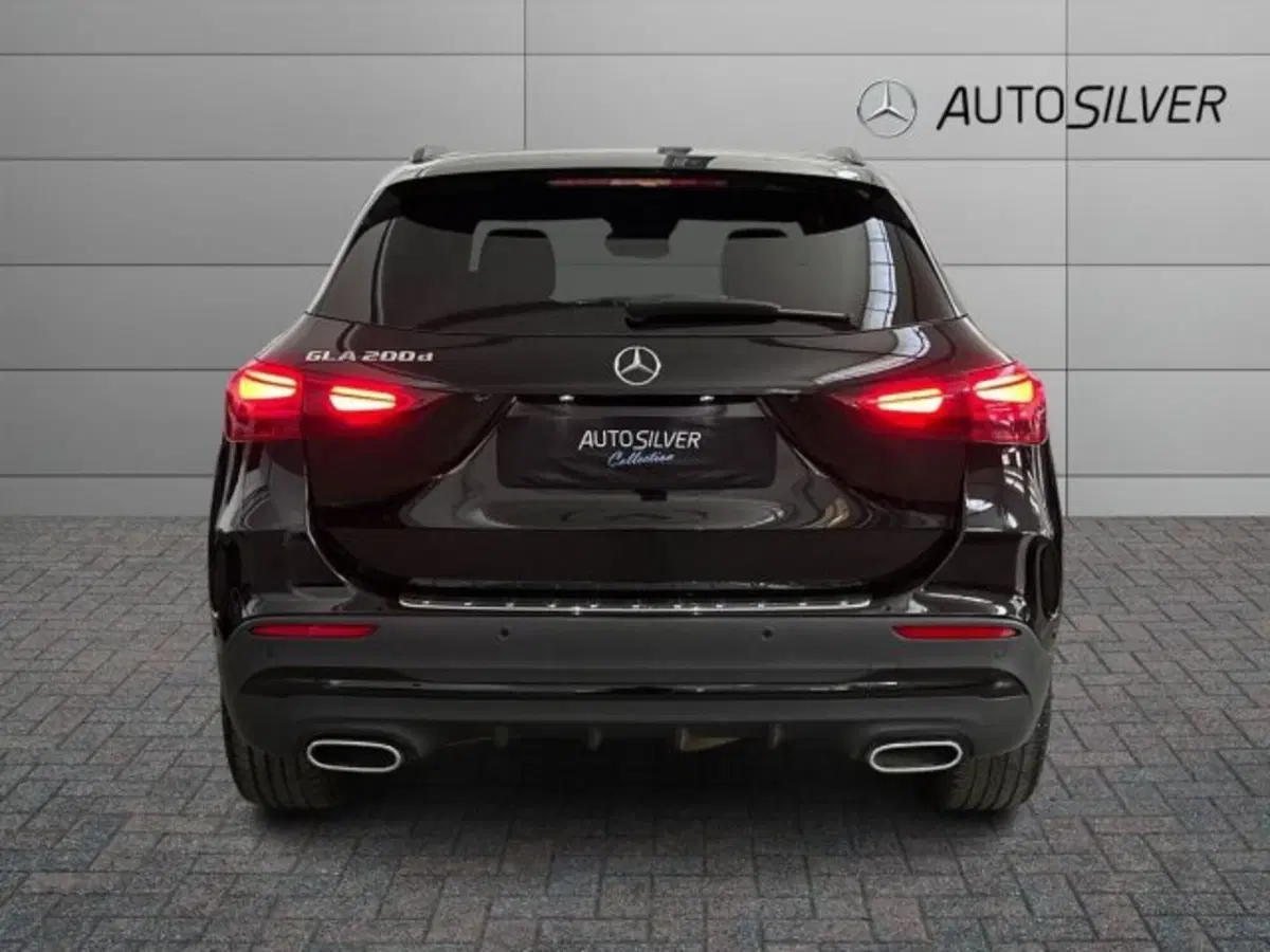 Mercedes-Benz GLA SUV nuova a Verona (4)