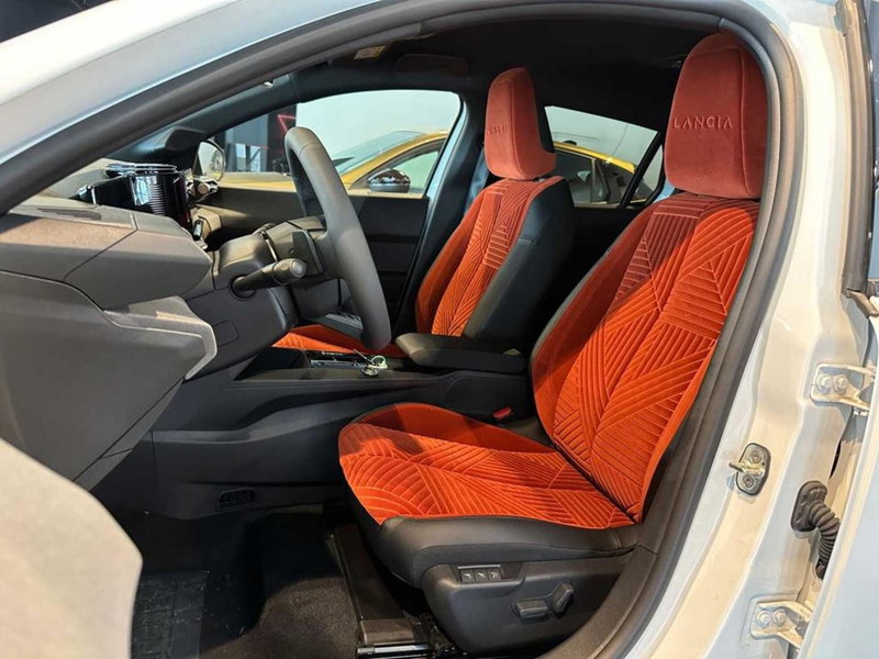 Lancia Ypsilon nuova a Sondrio (10)