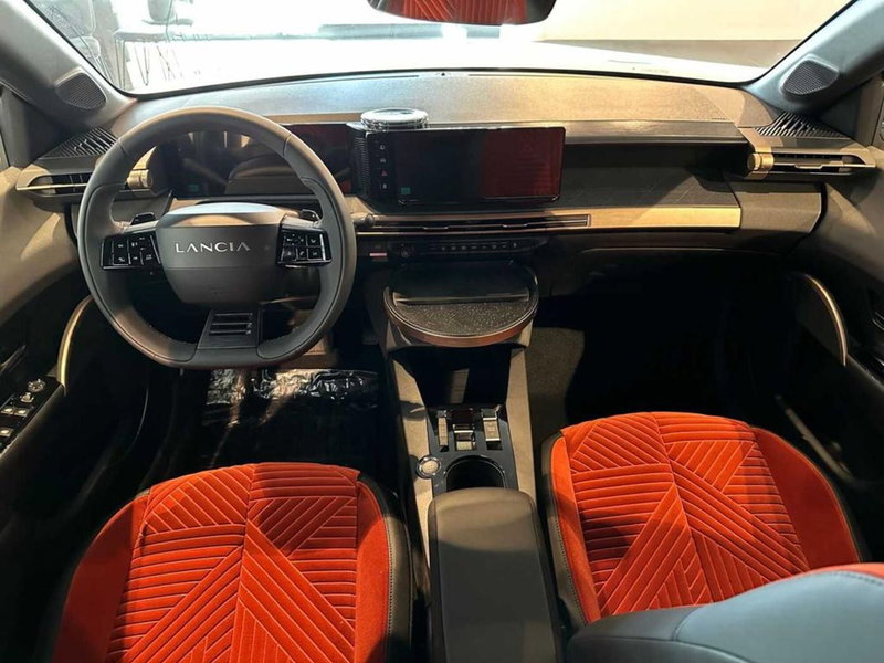 Lancia Ypsilon nuova a Sondrio (12)