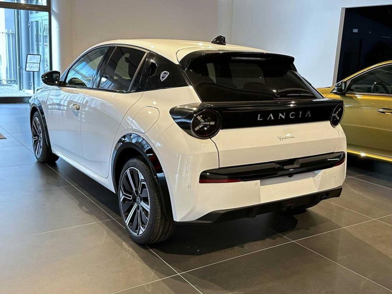 Lancia Ypsilon nuova a Sondrio (3)