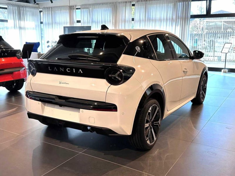 Lancia Ypsilon nuova a Sondrio (5)