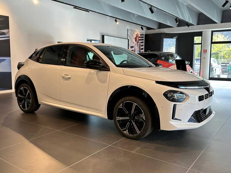 Lancia Ypsilon nuova a Sondrio (6)