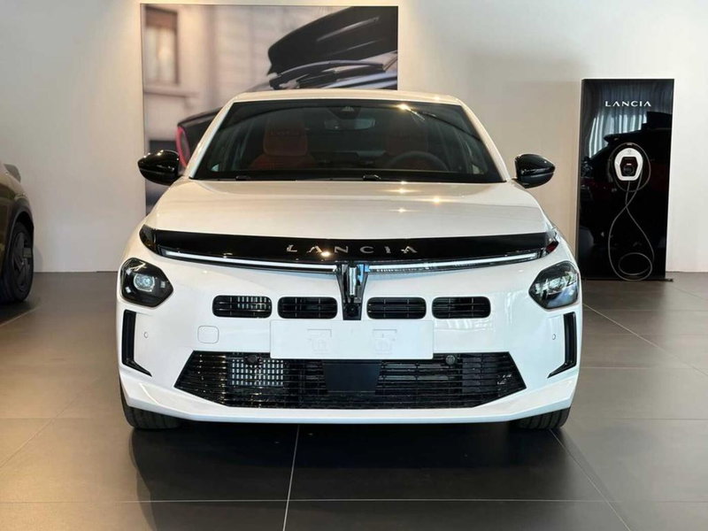 Lancia Ypsilon nuova a Sondrio (8)