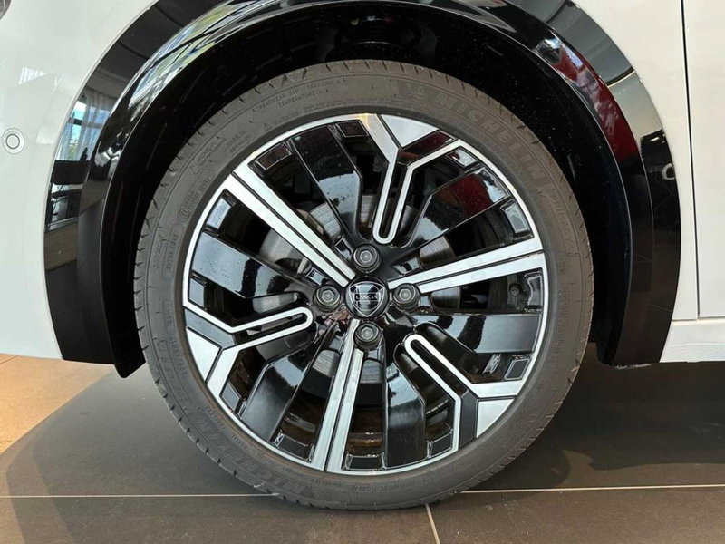 Lancia Ypsilon nuova a Sondrio (9)