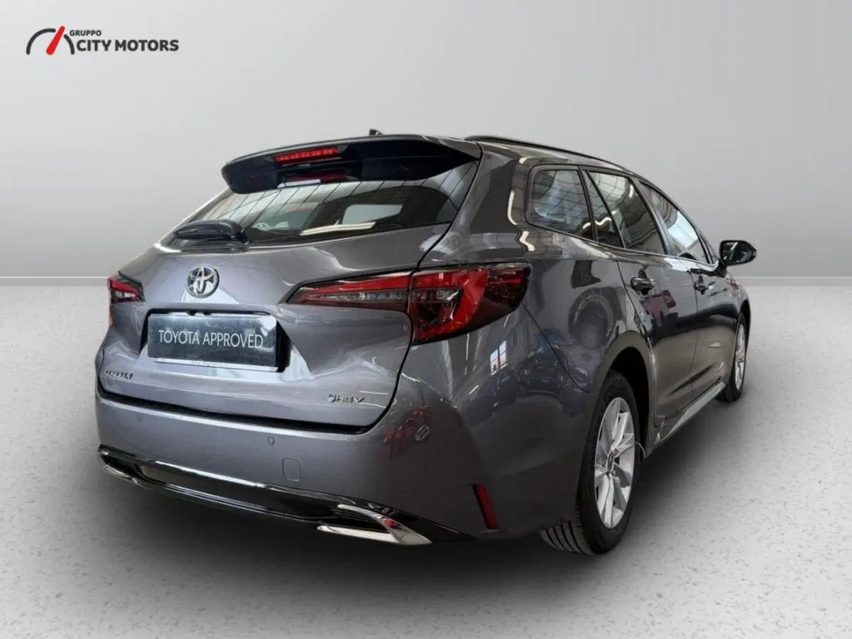 Toyota Corolla Touring Sports nuova a Monza e Brianza (6)