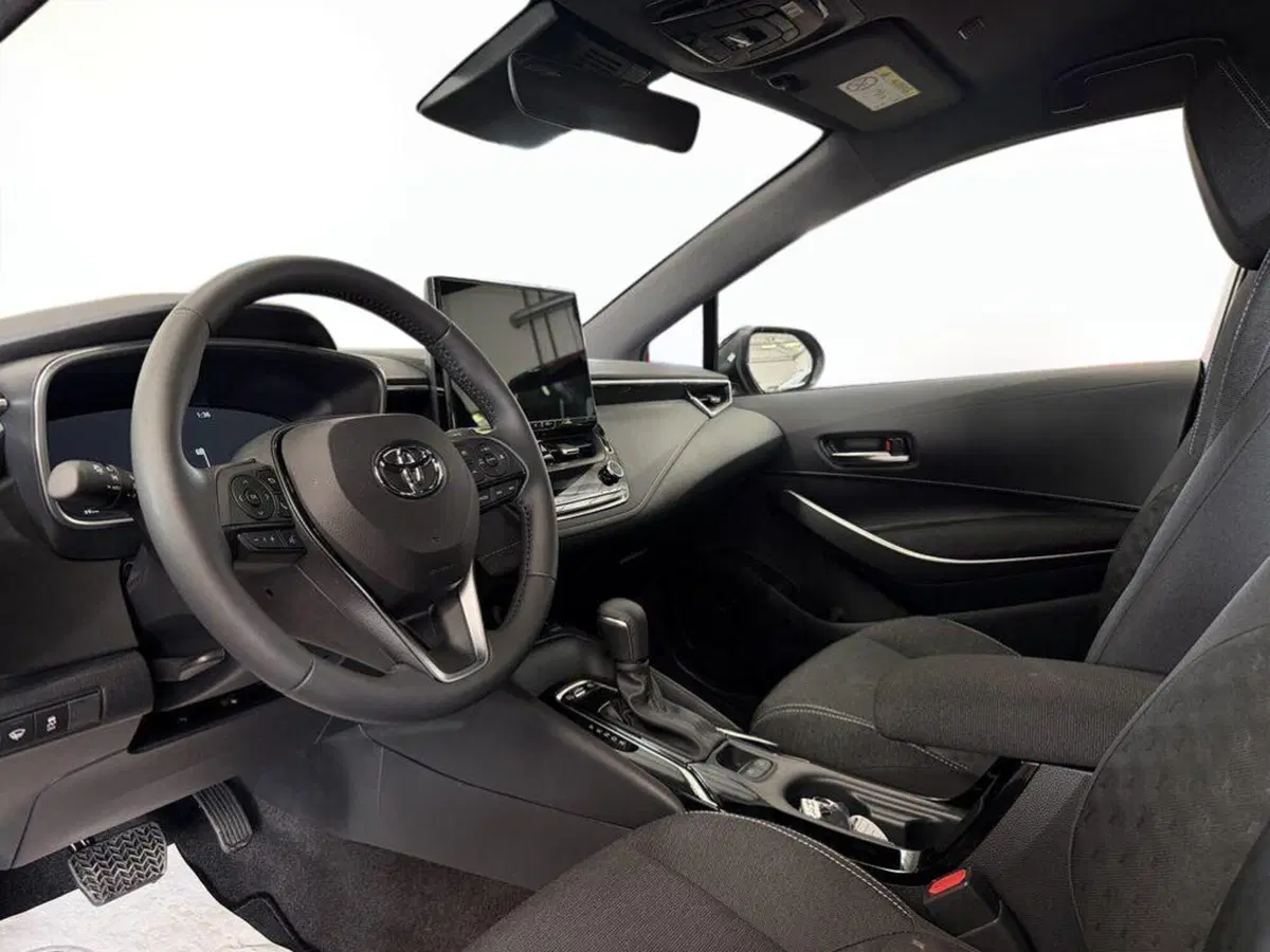 Toyota Corolla Touring Sports nuova a Monza e Brianza (11)