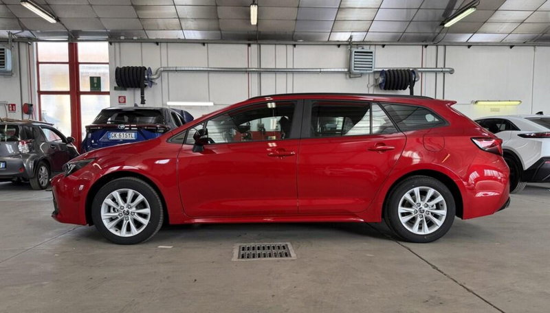 Toyota Corolla Touring Sports nuova a Monza e Brianza (3)