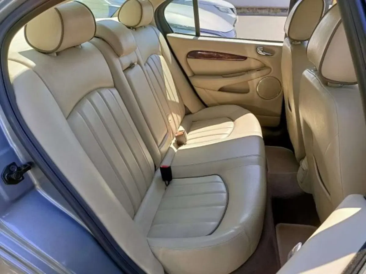 Jaguar X-Type usata a Firenze (11)