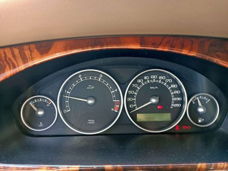 Jaguar X-Type usata a Firenze (9)