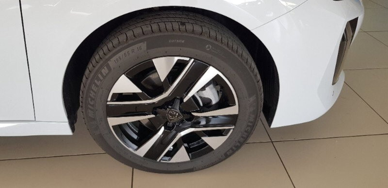 Peugeot 208 nuova a Pordenone (9)