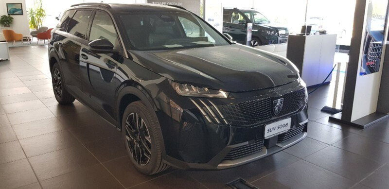 Peugeot 5008 nuova a Pordenone