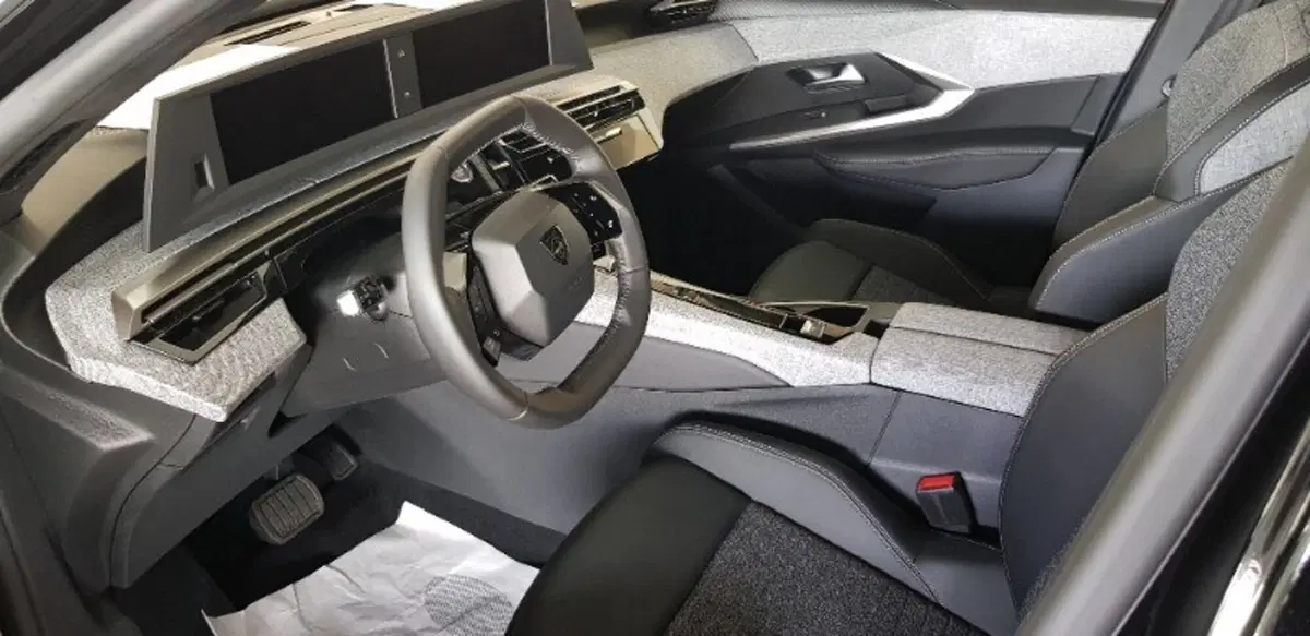 Peugeot 5008 nuova a Pordenone (10)
