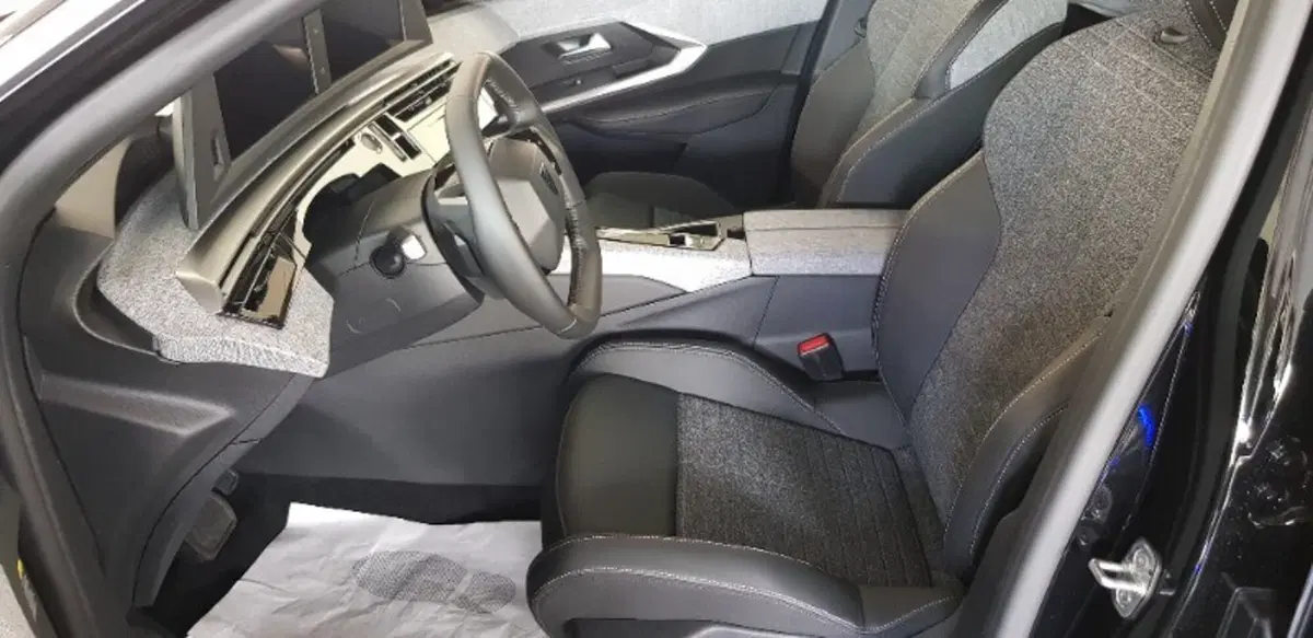 Peugeot 5008 nuova a Pordenone (11)