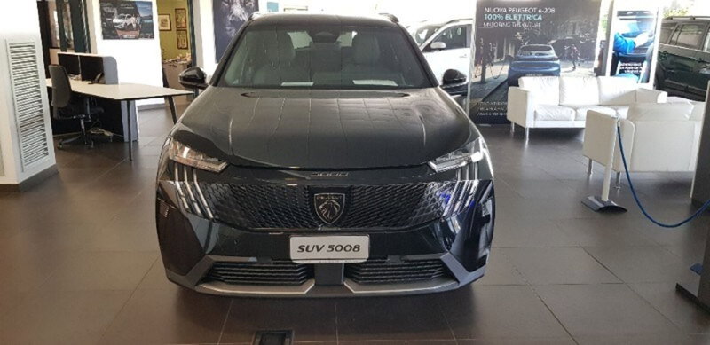 Peugeot 5008 nuova a Pordenone (2)