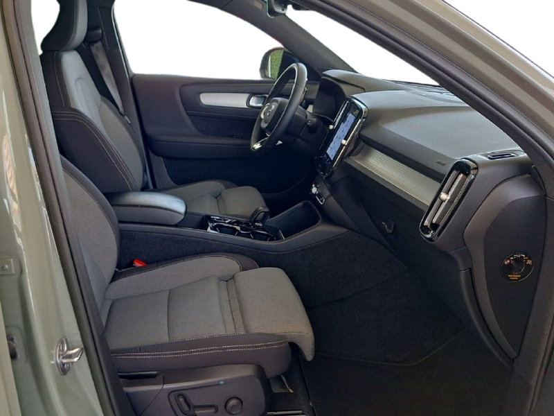 Volvo XC40 usata a Bari (7)