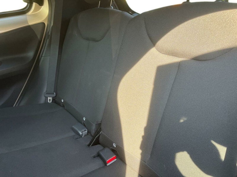 Toyota Aygo X usata a Lecco (11)