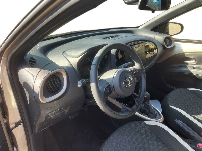 Toyota Aygo X usata a Lecco (7)