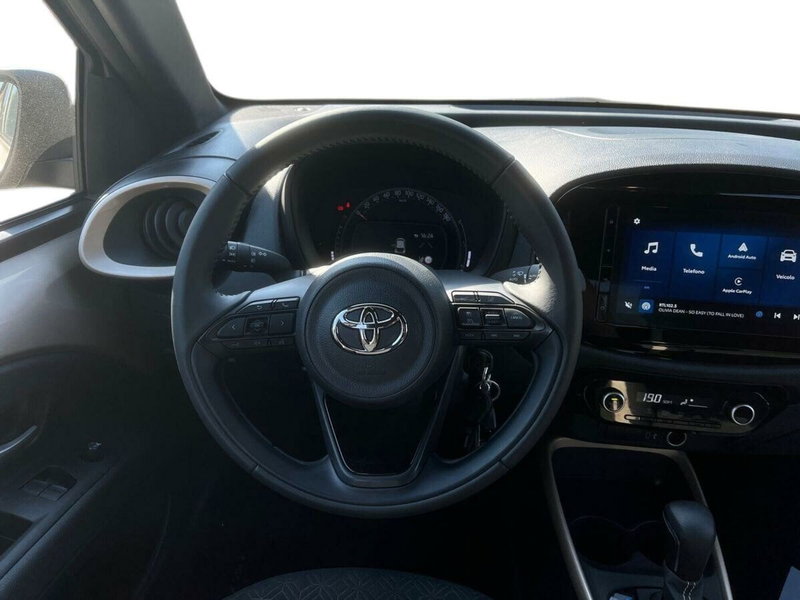 Toyota Aygo X usata a Lecco (8)