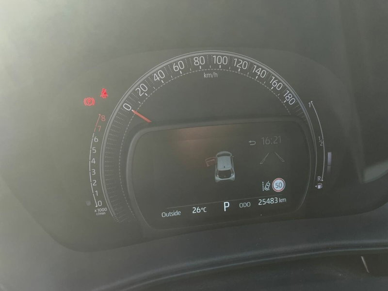 Toyota Aygo X usata a Lecco (9)