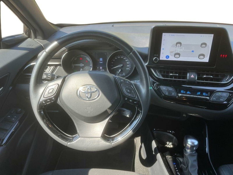 Toyota Toyota C-HR usata a Lecco (8)