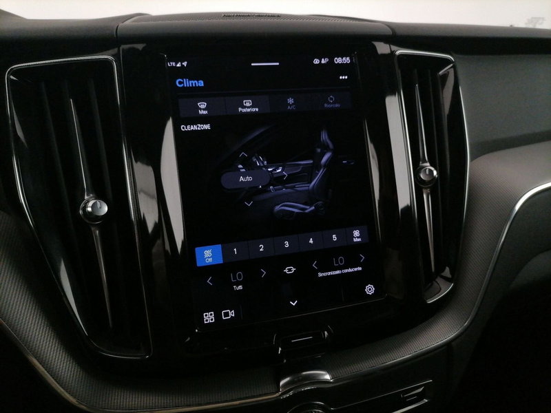 Volvo XC60 usata a Roma (15)