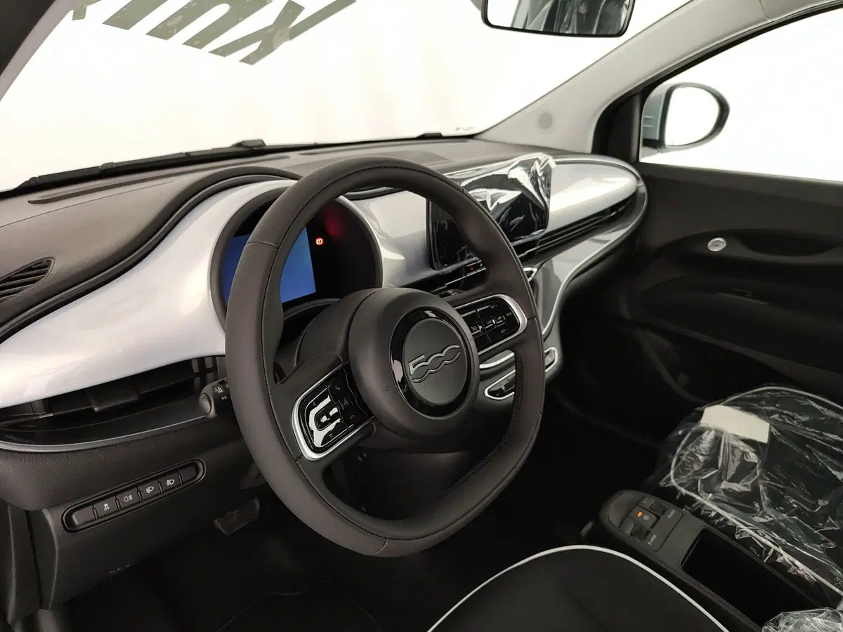 Fiat 500 Cabrio nuova a Caserta (15)