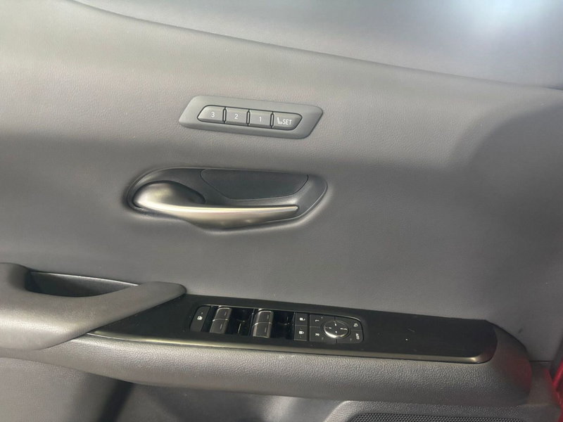 Lexus UX usata a Vicenza (12)