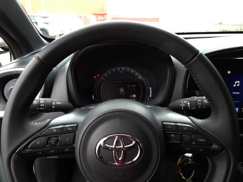 Toyota Aygo X usata a Treviso (11)