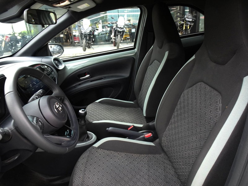 Toyota Aygo X usata a Treviso (7)