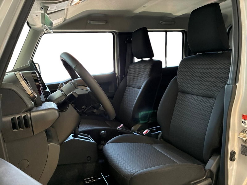 Suzuki Jimny nuova a Prato (9)