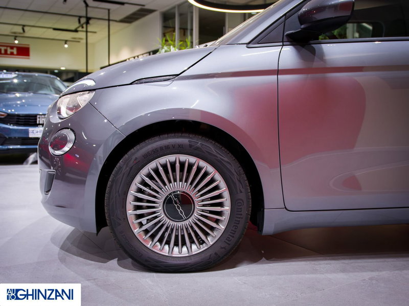 Fiat 500 Cabrio nuova a Bergamo (9)