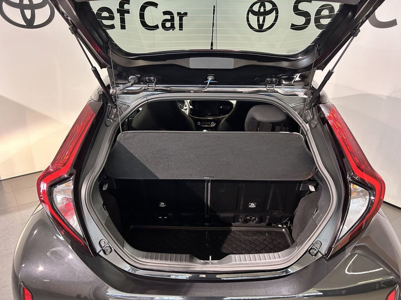 Toyota Aygo X usata a Milano (11)