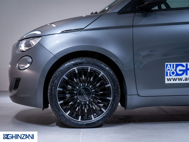 Fiat 500 Cabrio nuova a Bergamo (8)