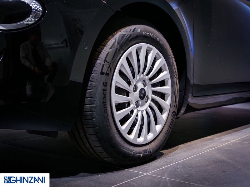 Fiat 500 Cabrio nuova a Bergamo (8)