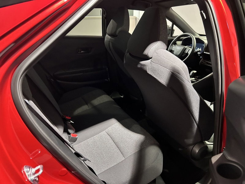 Toyota Toyota C-HR nuova a Milano (14)