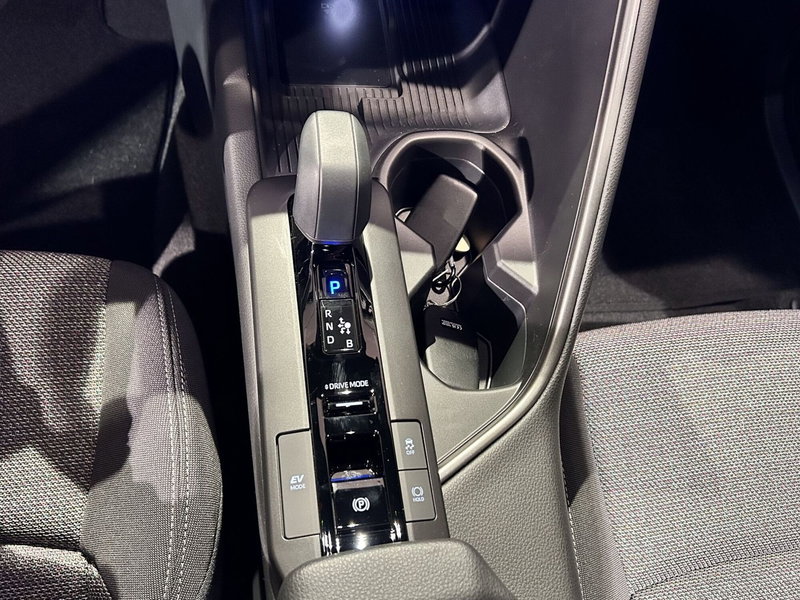 Toyota Toyota C-HR nuova a Milano (17)